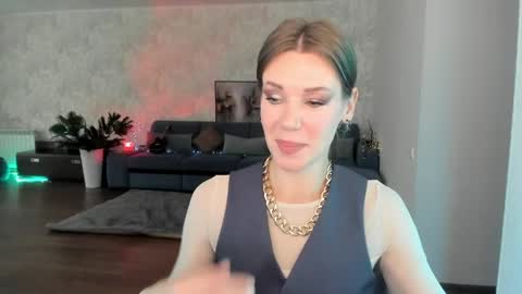Mia online show from June 2, 4:35 am