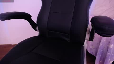 Mia Blum online show from February 11, 11:39 pm