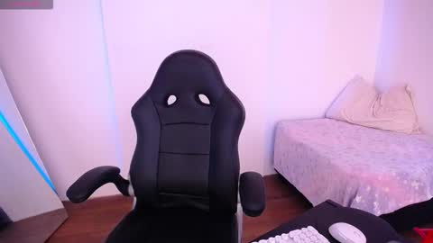 Mia Blum online show from February 8, 12:58 am