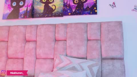 miablumm_ online show from April 10, 6:14 pm