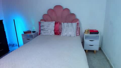 Snapshot of miacolucci_18 chatting on September 12, 2:02 pm Mary online show from September 12, 2:02 pm