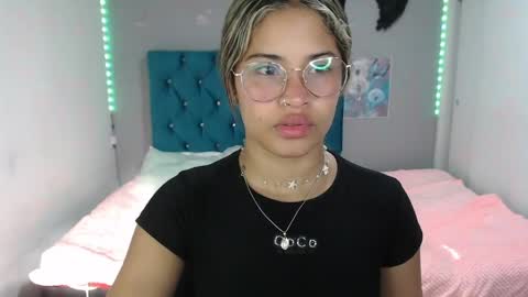miacumgirl online show from June 9, 12:15 pm