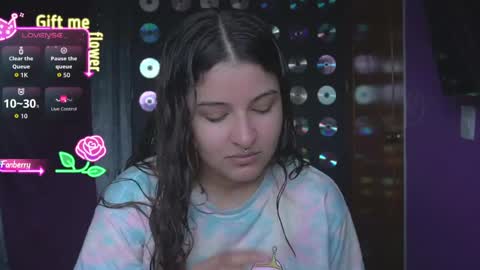 Mia online show from June 7, 7:32 pm