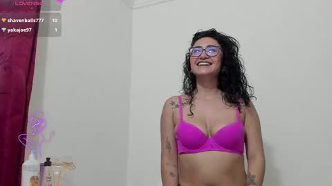 Snapshot of miagonzal chatting on March 11, 10:09 pm Mia online show from March 11, 10:09 pm