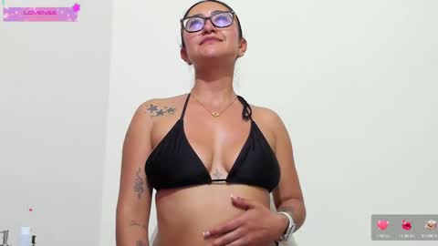 Snapshot of miagonzal chatting on September 30, 1:11 am Mia online show from September 30, 1:11 am
