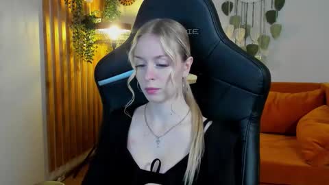 Snapshot of miagraces chatting on September 12, 6:37 pm Mia online show from September 12, 6:37 pm