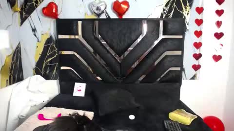 miahotcs online show from February 18, 1:10 pm