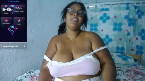 miajoseph_ online show from April 17, 3:52 am