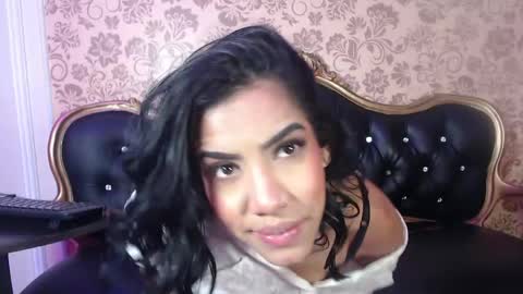Mia online show from May 7, 9:29 pm