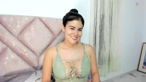 miakary online show from July 26, 1:24 am