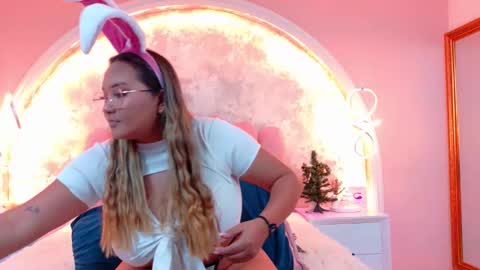 Mia online show from December 15, 4:29 am