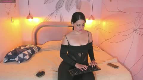 Mia 3 online show from February 9, 12:07 pm