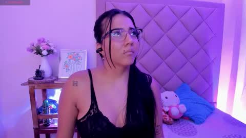 Snapshot of mialujan_ chatting on October 12, 5:54 am Mia online show from October 12, 5:54 am