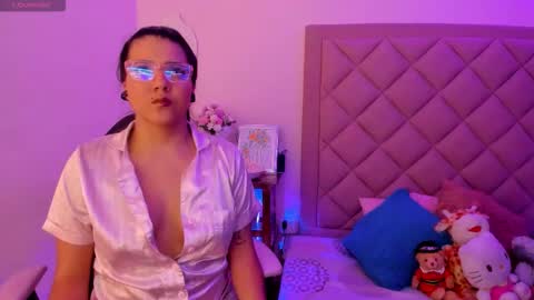 Snapshot of mialujan_ chatting on October 17, 5:43 am Mia online show from October 17, 5:43 am