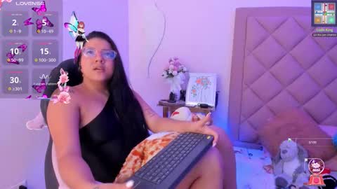 Snapshot of mialujan_ chatting on October 18, 5:54 am Mia online show from October 18, 5:54 am