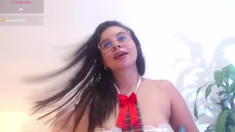 Snapshot of miamackleyn_ chatting on October 8, 2:32 pm MIA online show from October 8, 2:32 pm