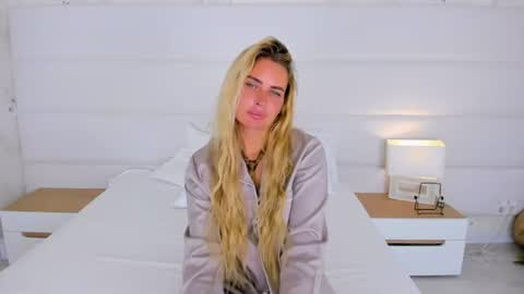 Mia online show from July 30, 1:17 am