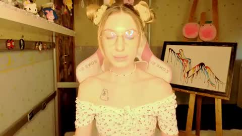 MiaMoon online show from June 24, 2:16 pm