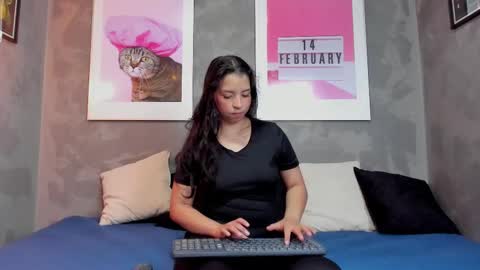 Snapshot of mianyxara_ chatting on October 6, 8:57 pm Mia online show from October 6, 8:57 pm