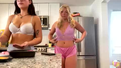 Snapshot of miaparkerrrrr chatting on September 21, 8:18 pm Mia Parker online show from September 21, 8:18 pm