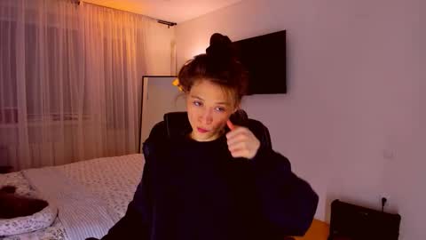 Mia online show from April 9, 7:19 pm