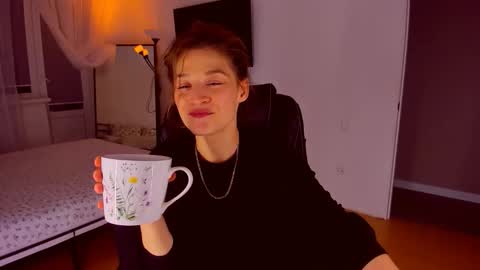 Mia online show from October 28, 9:30 pm