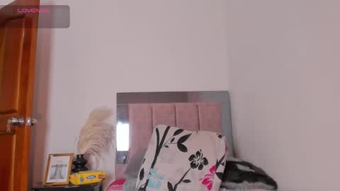 miapearls_ online show from January 17, 3:14 am