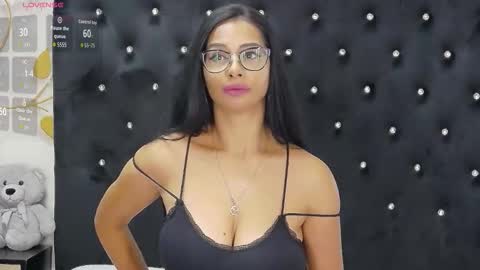 Mia online show from October 29, 2:31 pm