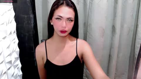 Snapshot of miasexxie chatting on December 13, 2:43 am mia online show from December 13, 2:43 am