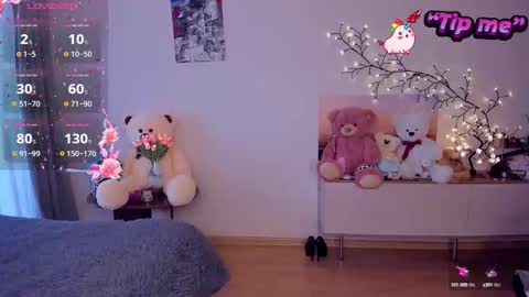 Snapshot of miasilk chatting on December 13, 7:15 am Miayna Silk online show from December 13, 7:15 am