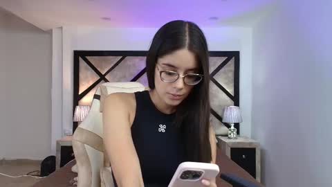 Mia online show from November 8, 8:14 pm