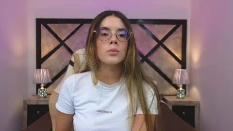 Mia online show from June 10, 7:56 pm