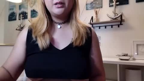 Snapshot of miaskyexo chatting on October 21, 8:57 pm MiaSkyeXO online show from October 21, 8:57 pm