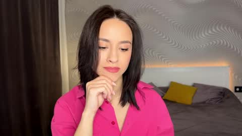 Mia online show from May 15, 8:06 am