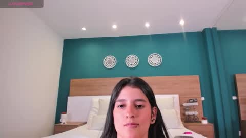 Mia online show from September 18, 2:37 pm