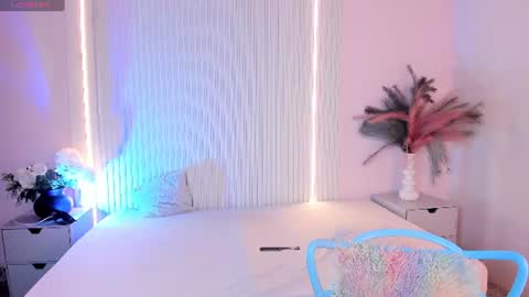 miaturner8 online show from July 23, 11:40 am