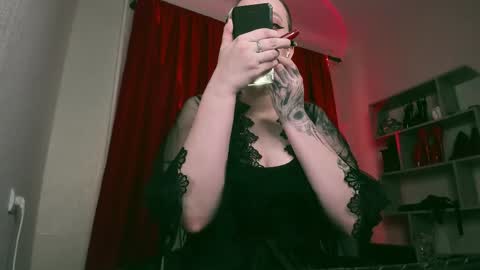 Snapshot of miaunicorn chatting on March 11, 11:01 am Lana online show from March 11, 11:01 am