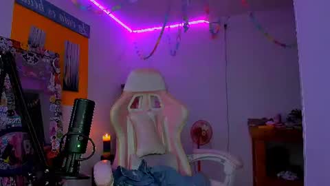 miauwunita online show from August 1, 10:45 pm