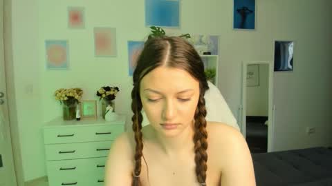 Mia online show from September 12, 4:02 am