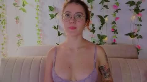Snapshot of miawinxxx848 chatting on October 17, 9:18 pm Mia Winx online show from October 17, 9:18 pm