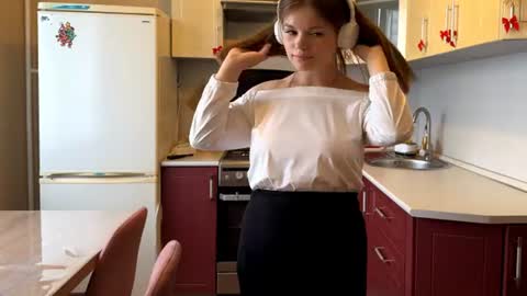 Mia online show from July 28, 2:13 pm