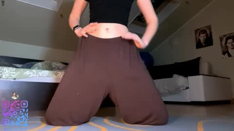 Emily online show from November 17, 3:57 pm