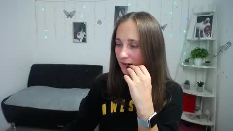 Snapshot of michellee11 chatting on October 3, 1:49 pm Michel online show from October 3, 1:49 pm