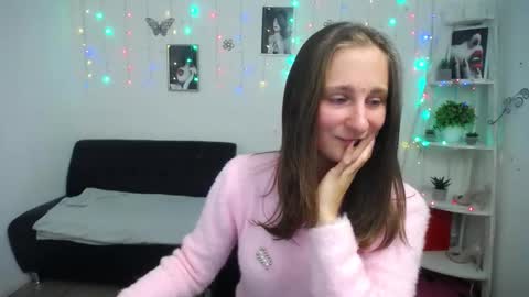 Snapshot of michellee11 chatting on October 15, 11:57 am Michel online show from October 15, 11:57 am
