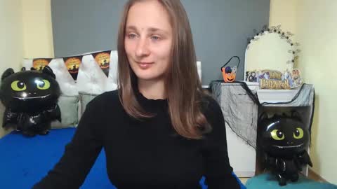 Snapshot of michellee11 chatting on October 20, 11:24 am Michel online show from October 20, 11:24 am