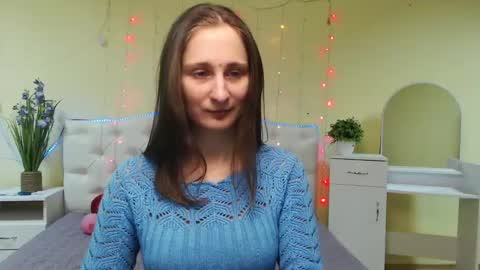 Snapshot of michellee11 chatting on February 6, 12:15 pm Michel online show from February 6, 12:15 pm