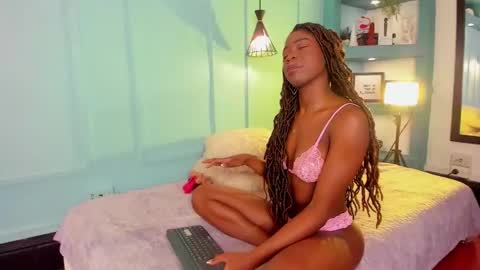 Snapshot of michellepose chatting on September 23, 12:36 pm michellepose online show from September 23, 12:36 pm
