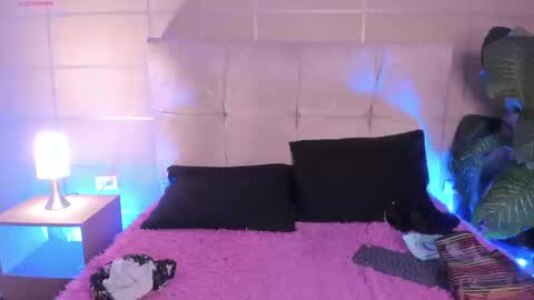 Snapshot of michonne_k chatting on September 13, 9:12 pm Michonne online show from September 13, 9:12 pm
