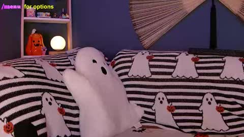 Snapshot of midnight__muse chatting on October 10, 4:50 am Rain online show from October 10, 4:50 am