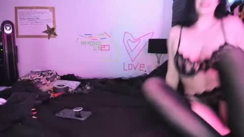 Snapshot of midnightrose11 chatting on January 9, 5:55 am Midnightrose online show from January 9, 5:55 am